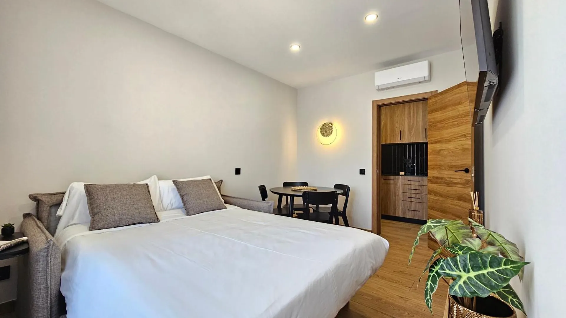 Lagom Apartments New, 5 Min Walk From The Sea Lloret de Mar Hostel