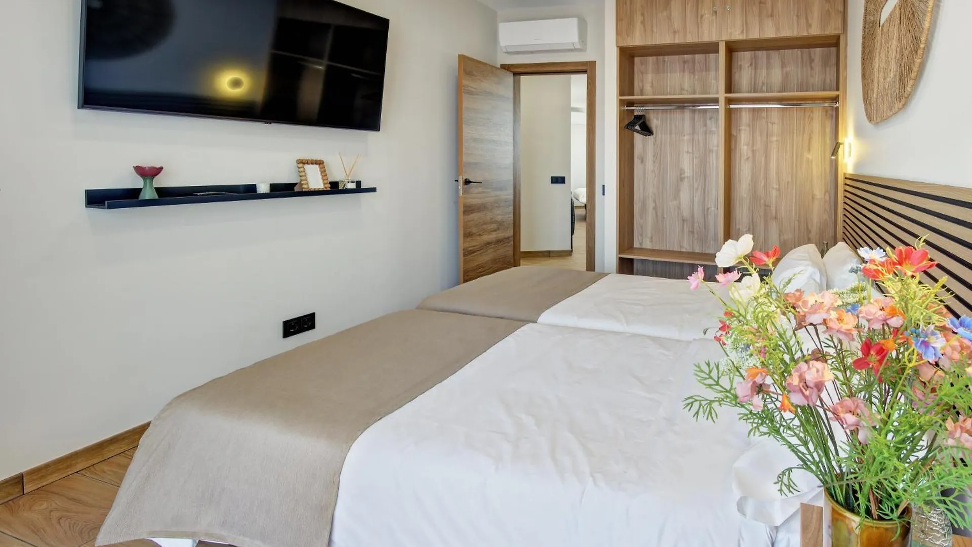 Hostal Lagom Apartments New, 5 Min Walk From The Sea Lloret de Mar
