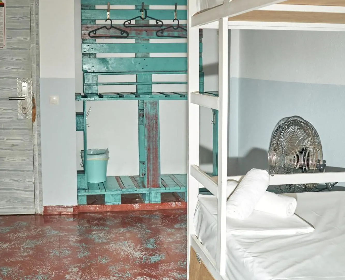 Lagom Apartments New, 5 Min Walk From The Sea Lloret de Mar Hostel