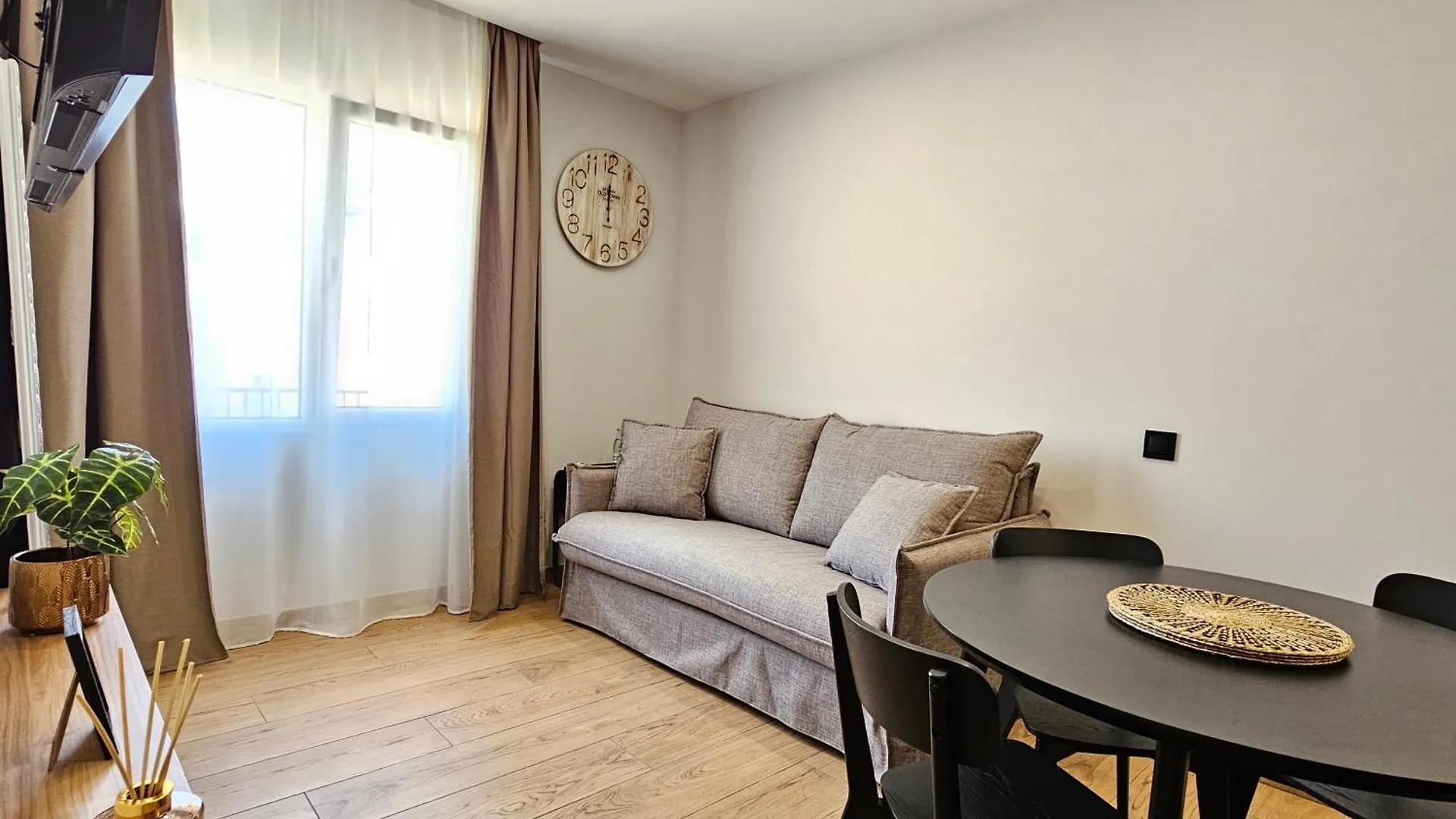 Lagom Apartments New, 5 Min Walk From The Sea Lloret de Mar Hostel